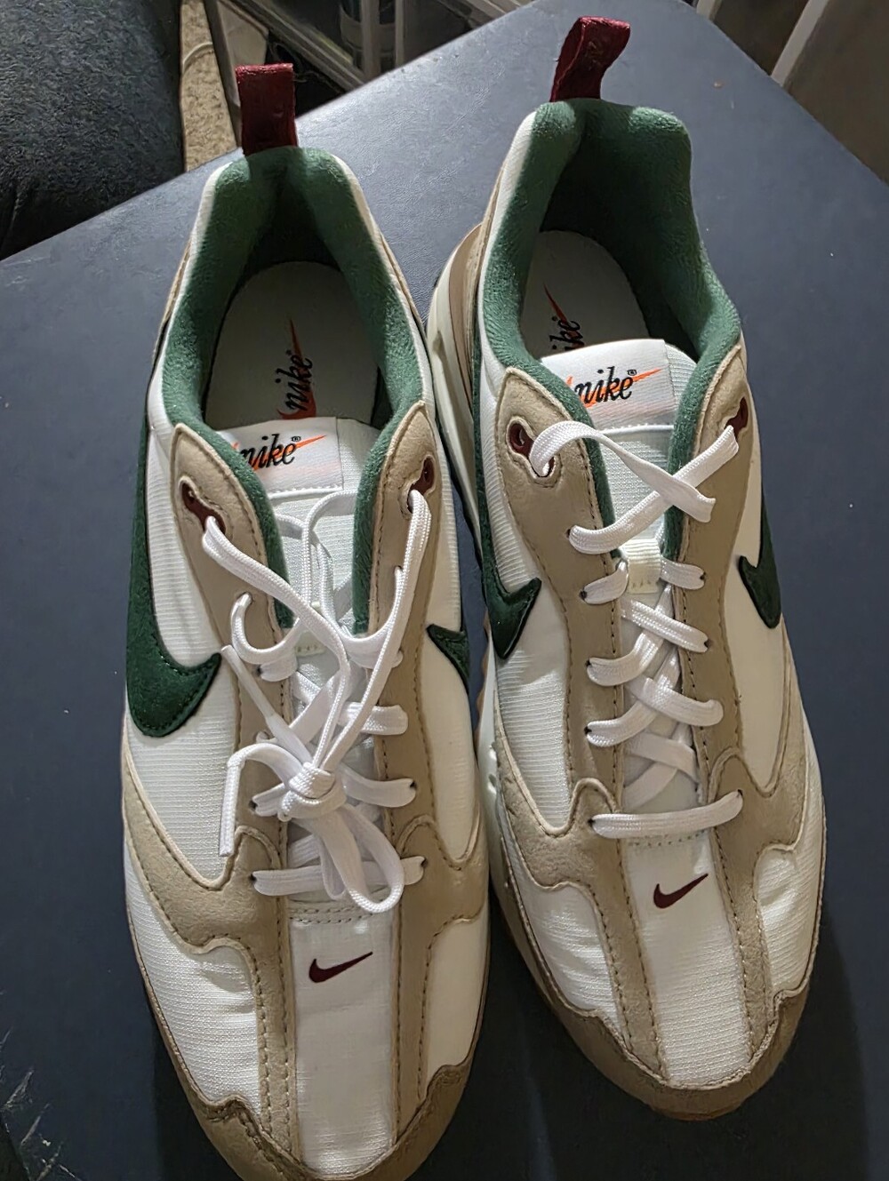 Nike Air Max Dawn Low-Top Sneakers in White, Beige, Green Size 9m.